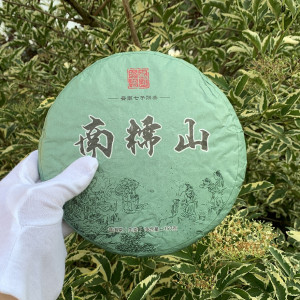 Шен пуэр Nan Nuo Shan 2018 года блин 357 г